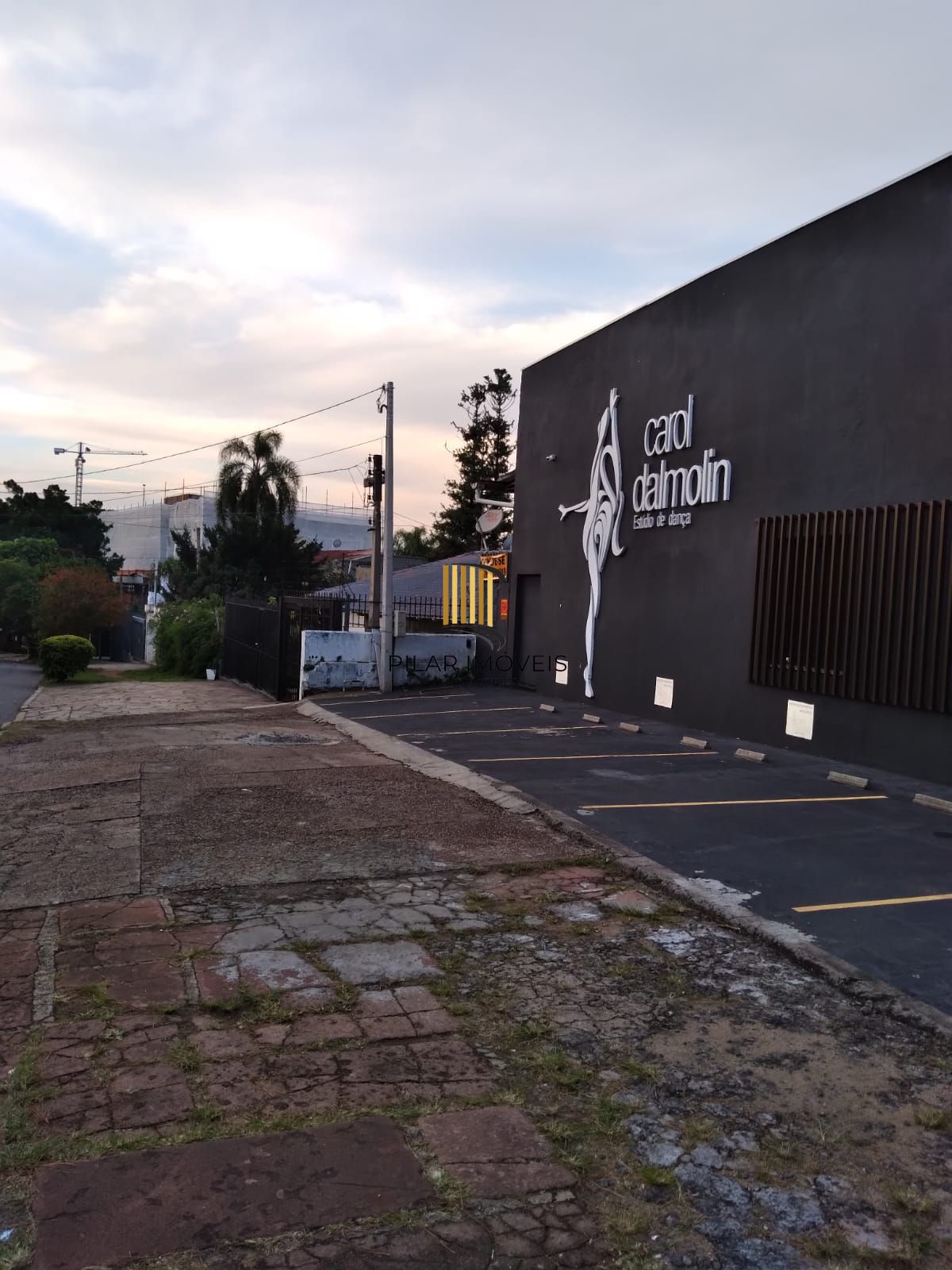 Prédio Comercial no bairro Três Figueiras