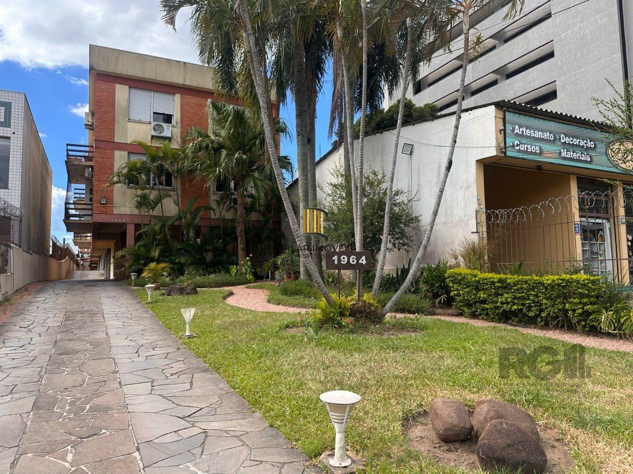 Apartamento a venda dois dormitórios, sacada, suíte e vaga na zona sul de porto alegre