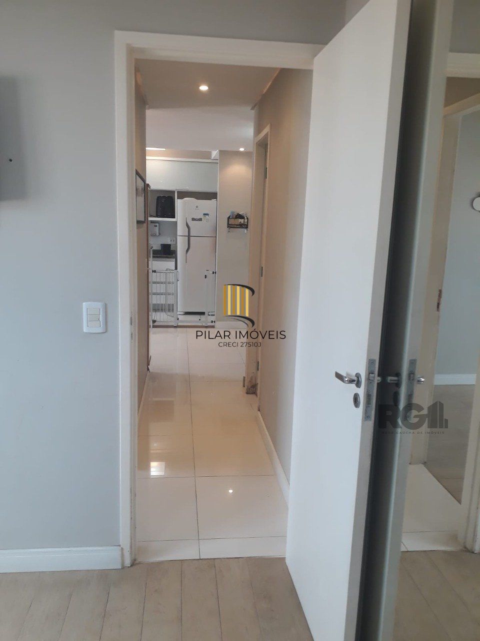 APARTAMENTO DE 2 DORMITÓRIOS E VAGA ESCRITURADA EM CONDOMÍNIO COM INFRA COMPLETA.