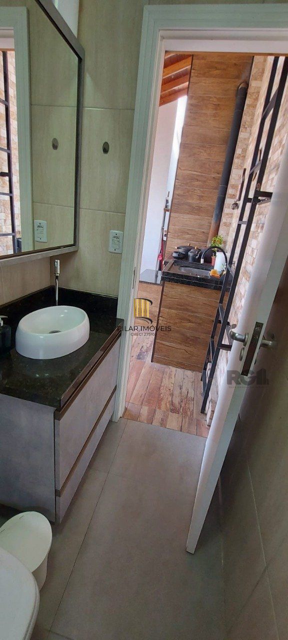 Casa com 2 dormitórios, sendo 1 suíte no bairro Florida em Guaíba