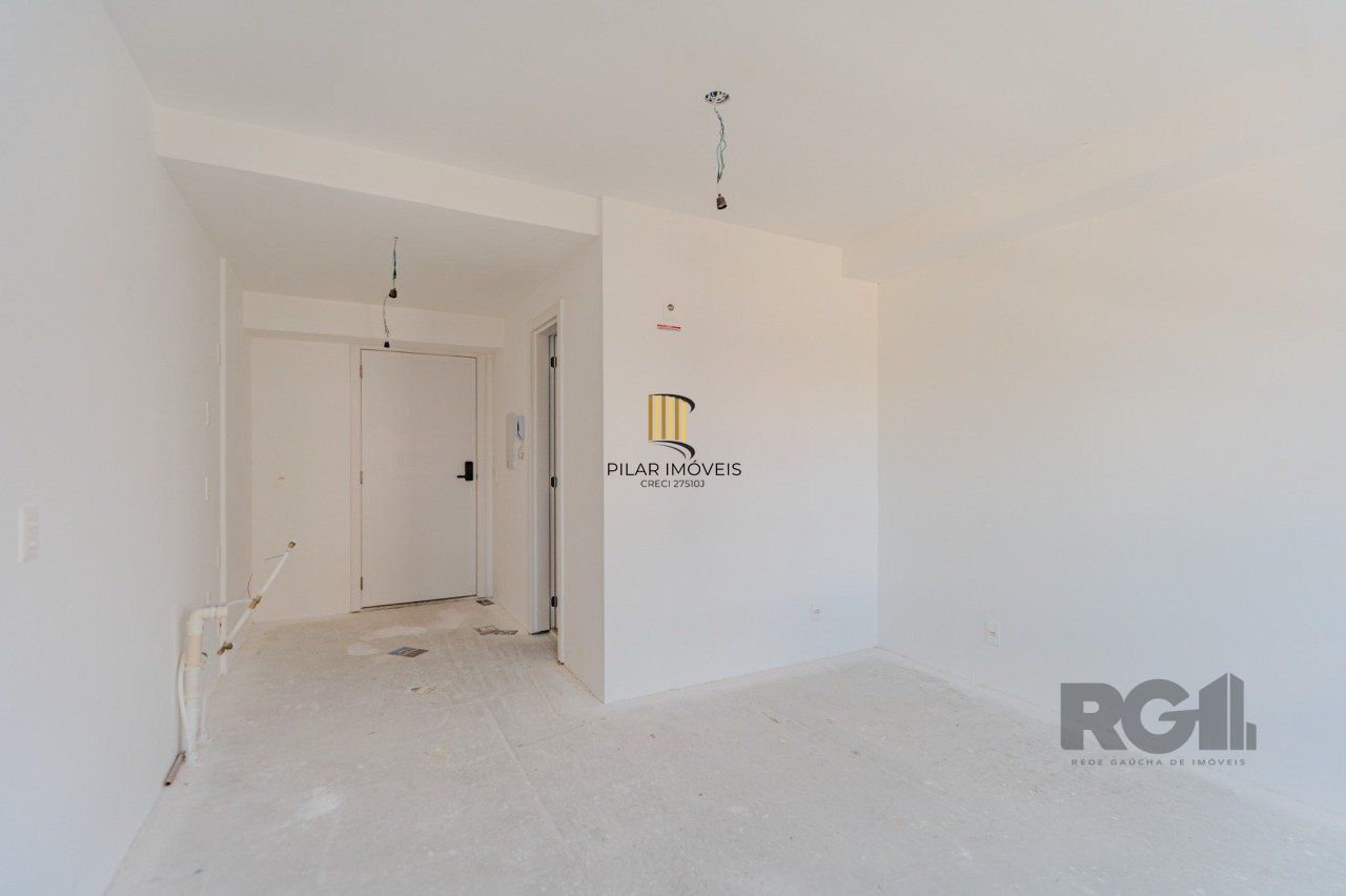 Apartamento com 01 quarto e 01 vaga no Bairro Partenon