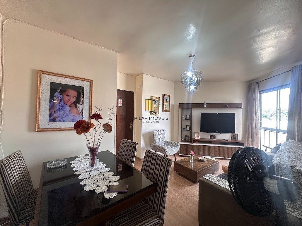 Apartamento a venda, dois dormitórios mobiliado no bairro Cristal.