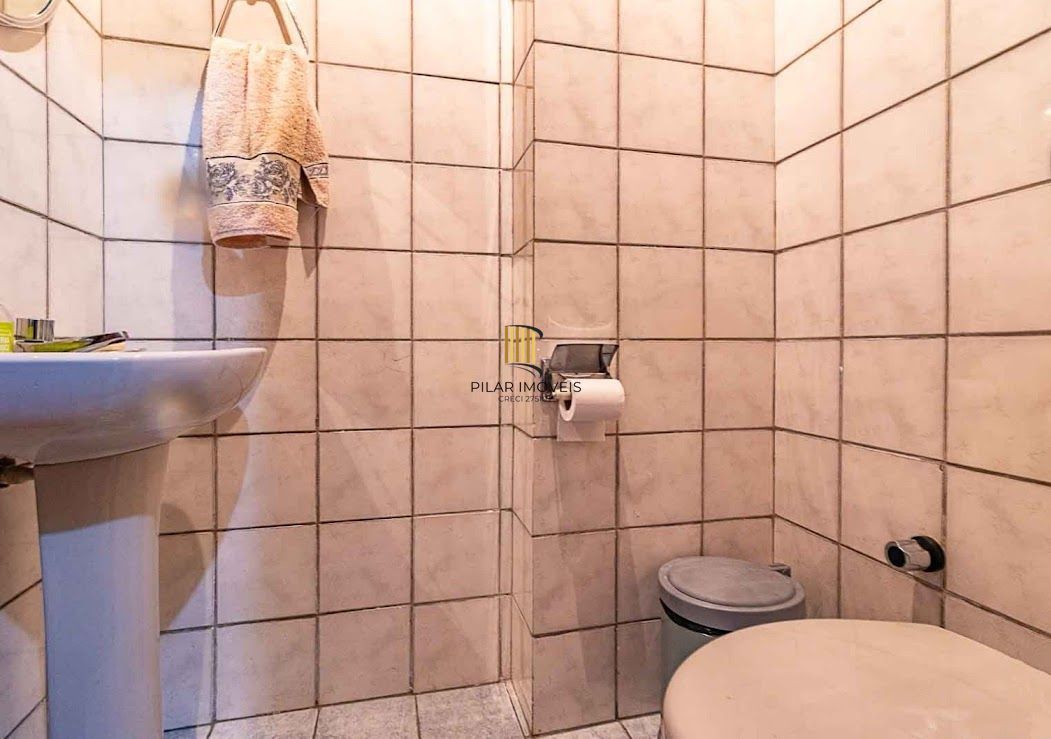 Sala comercial ampla no bairro Floresta a venda, com vaga de garagem