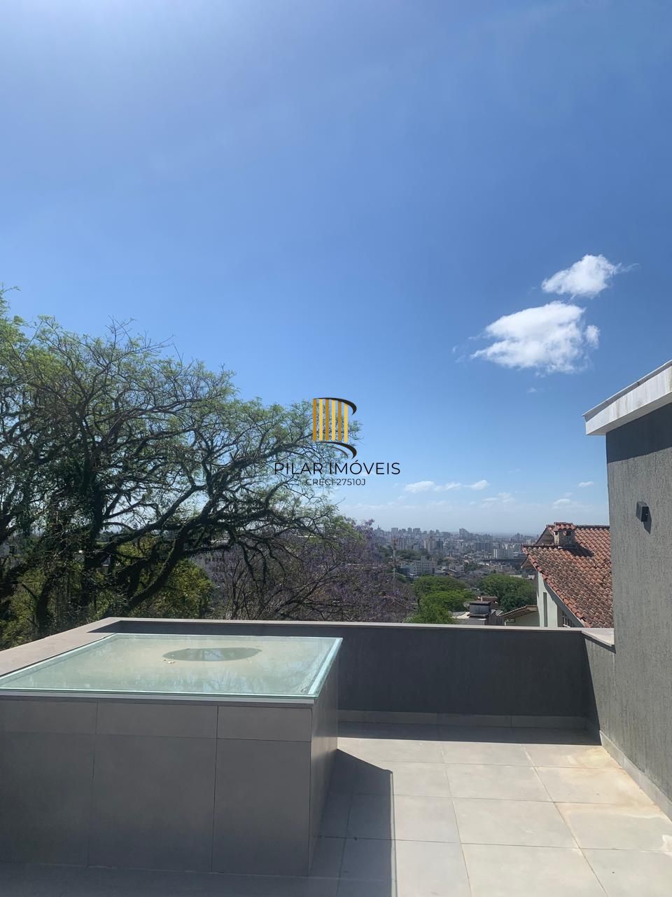 Casa com 3 dormitórios e suíte à Venda no Bairro Medianeira - Porto Alegre/RS