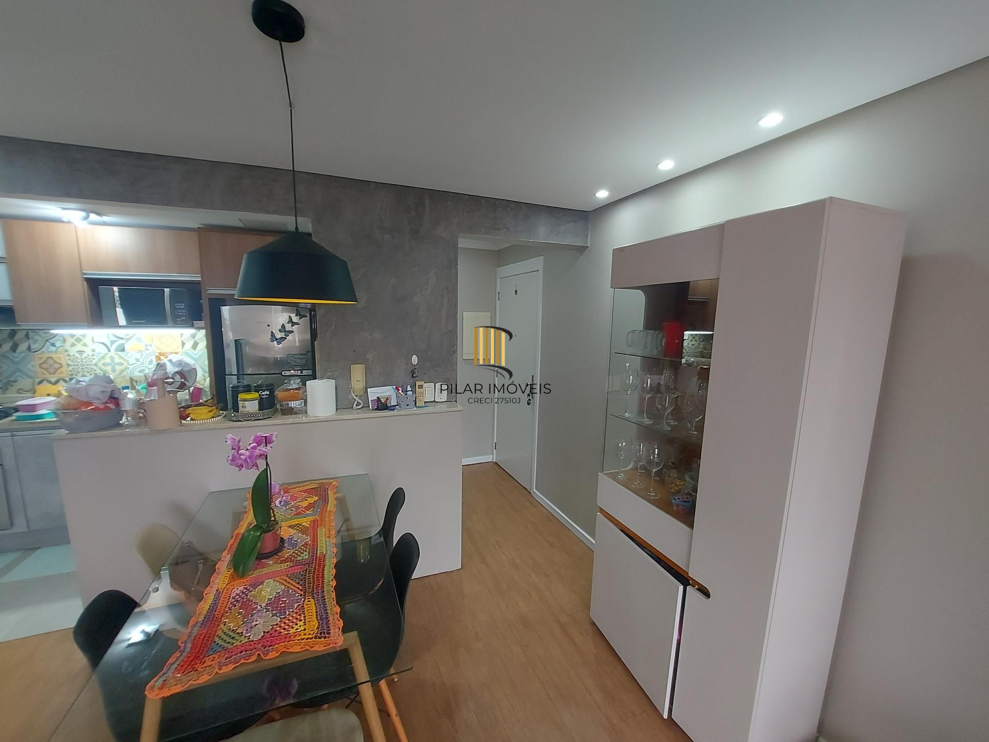 Apto 3 quartos/com 1 suite e vaga coberta no bairro Cavalhada