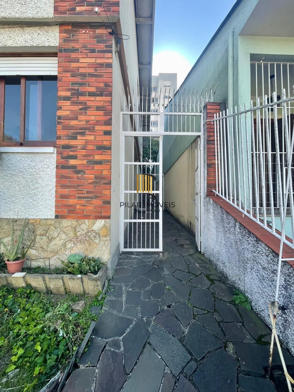 Sobrado Com 4 dormitórios, 1 suíte e 228M² no Bairro Petrópolis -Porto Alegre/RS