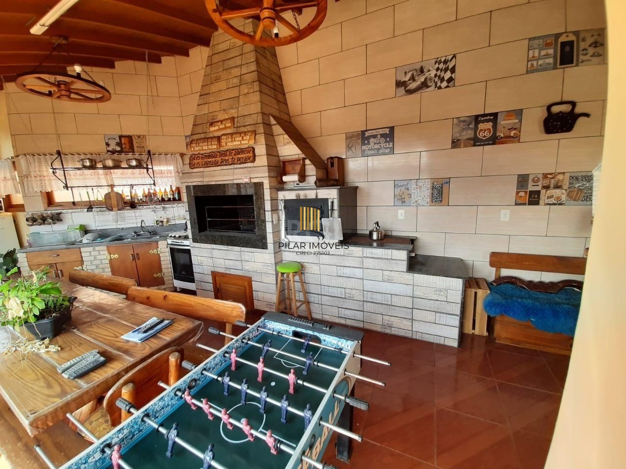 Casa para Venda - 274m², 3 dormitórios, sendo 1 suites, 3 vagas - Guarujá, Porto Alegre