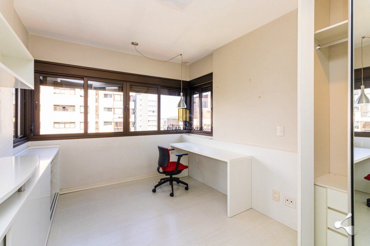 Espetacular Apto. semi mobiliado no bairro Rio Branco, Porto Alegre/RS, um por andar, 195m, andar alto, lareira, churrasqueira, 3 suites, 4 vagas