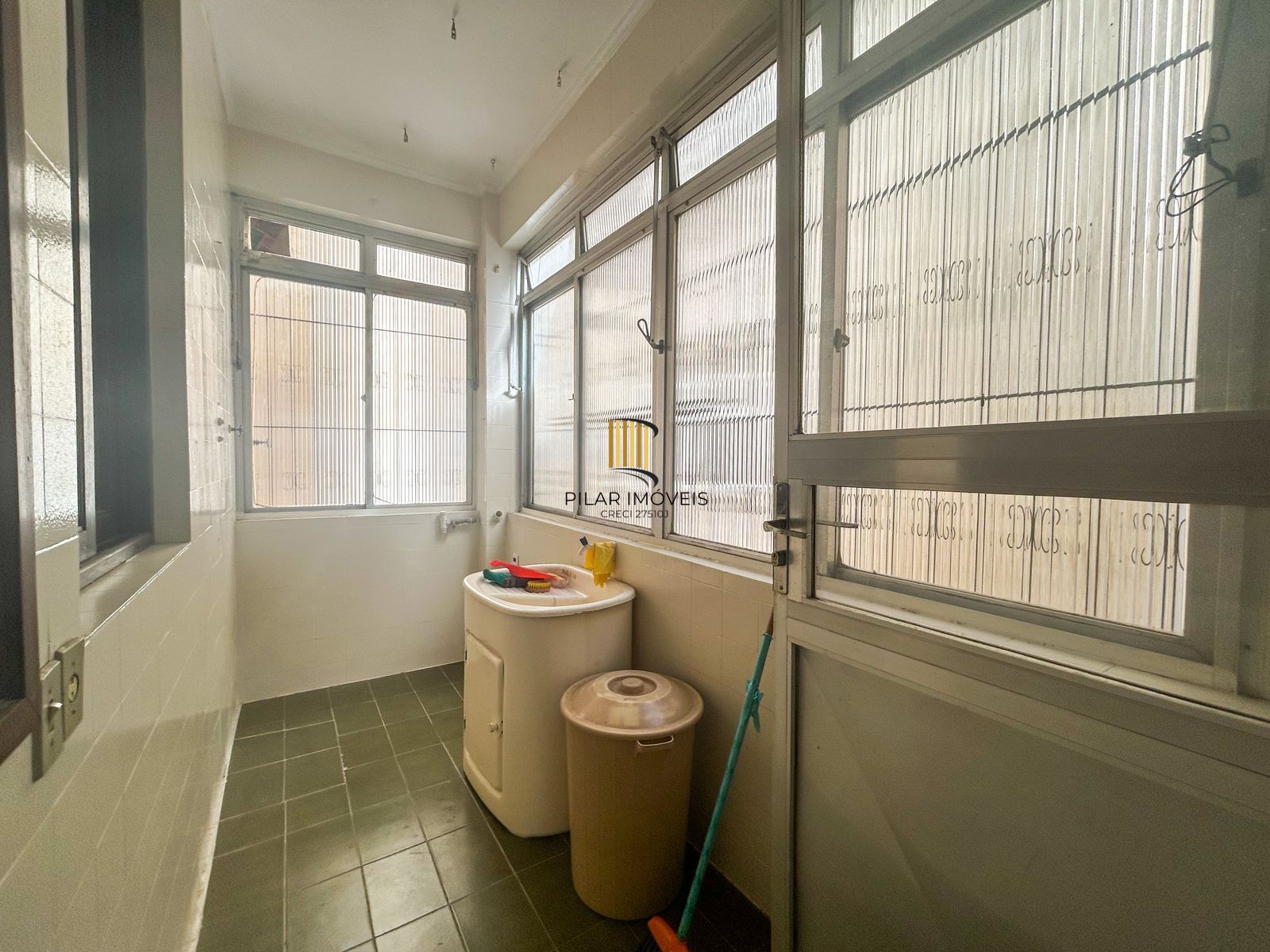 Apartamento na rua Riachuelo com 3 dormitórios e 2 banheiros