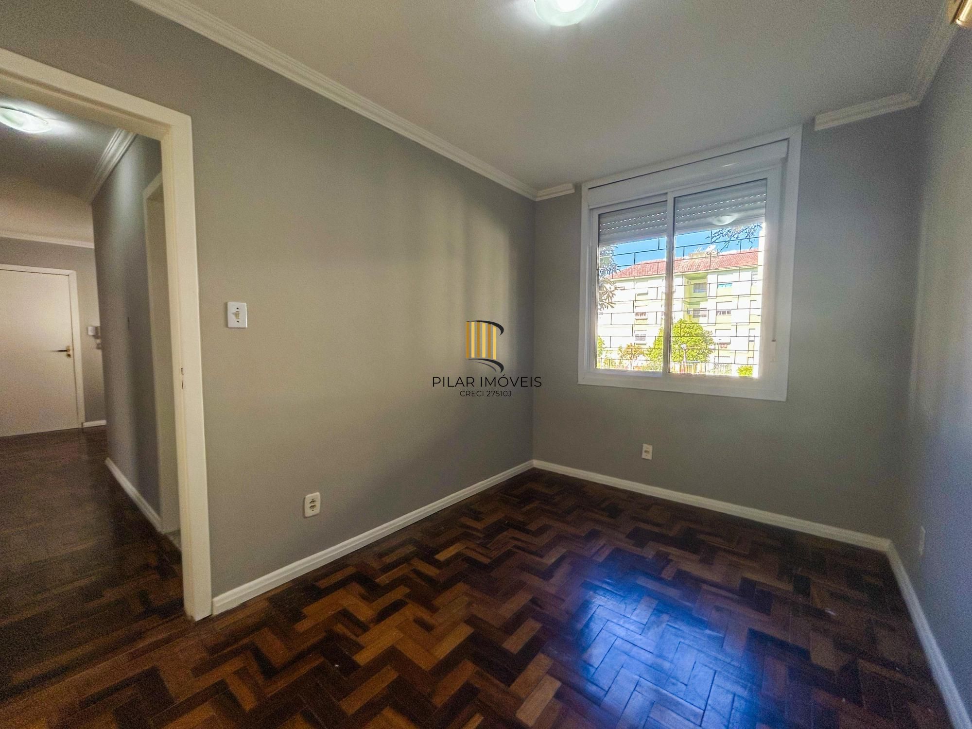 Ótimo apto 03 dormitórios, transformados em 2 dormitórios com living estendido no BAIRRO CRISTAL