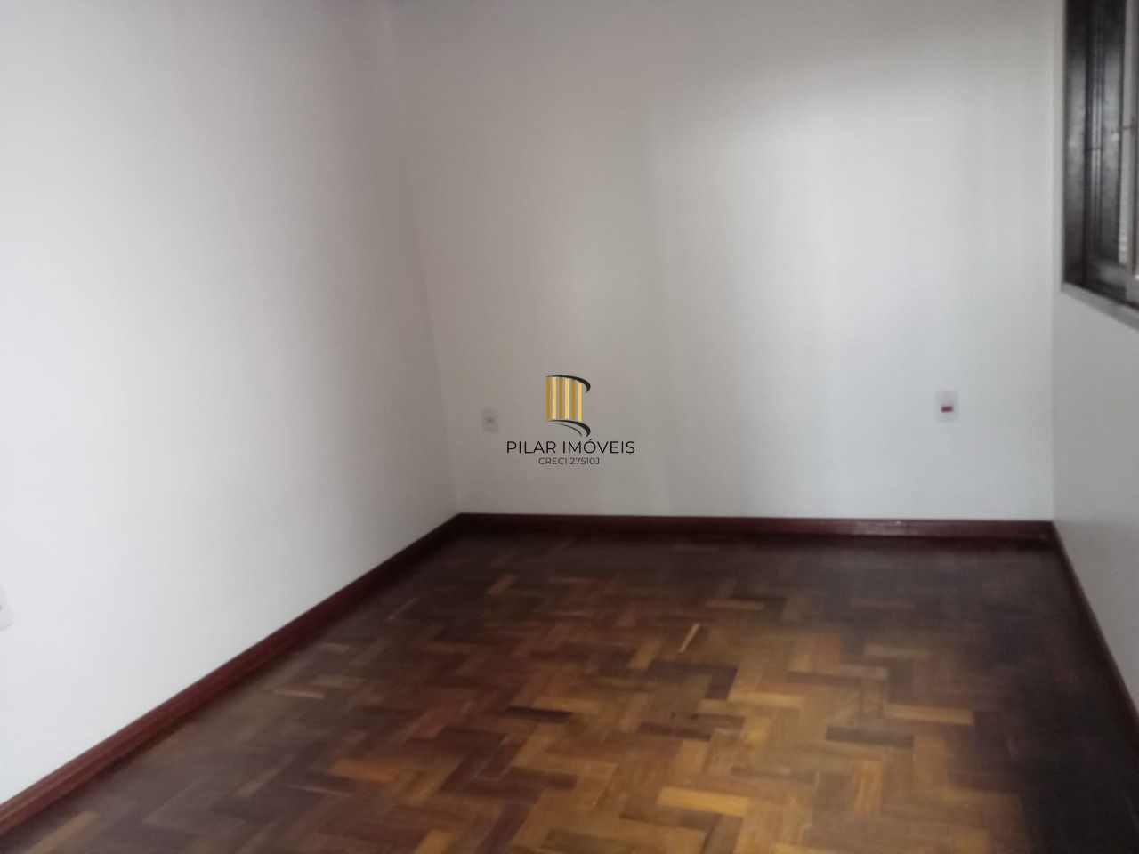 Casa com 3 dormitórios , 2 vagas de garagem fechada !