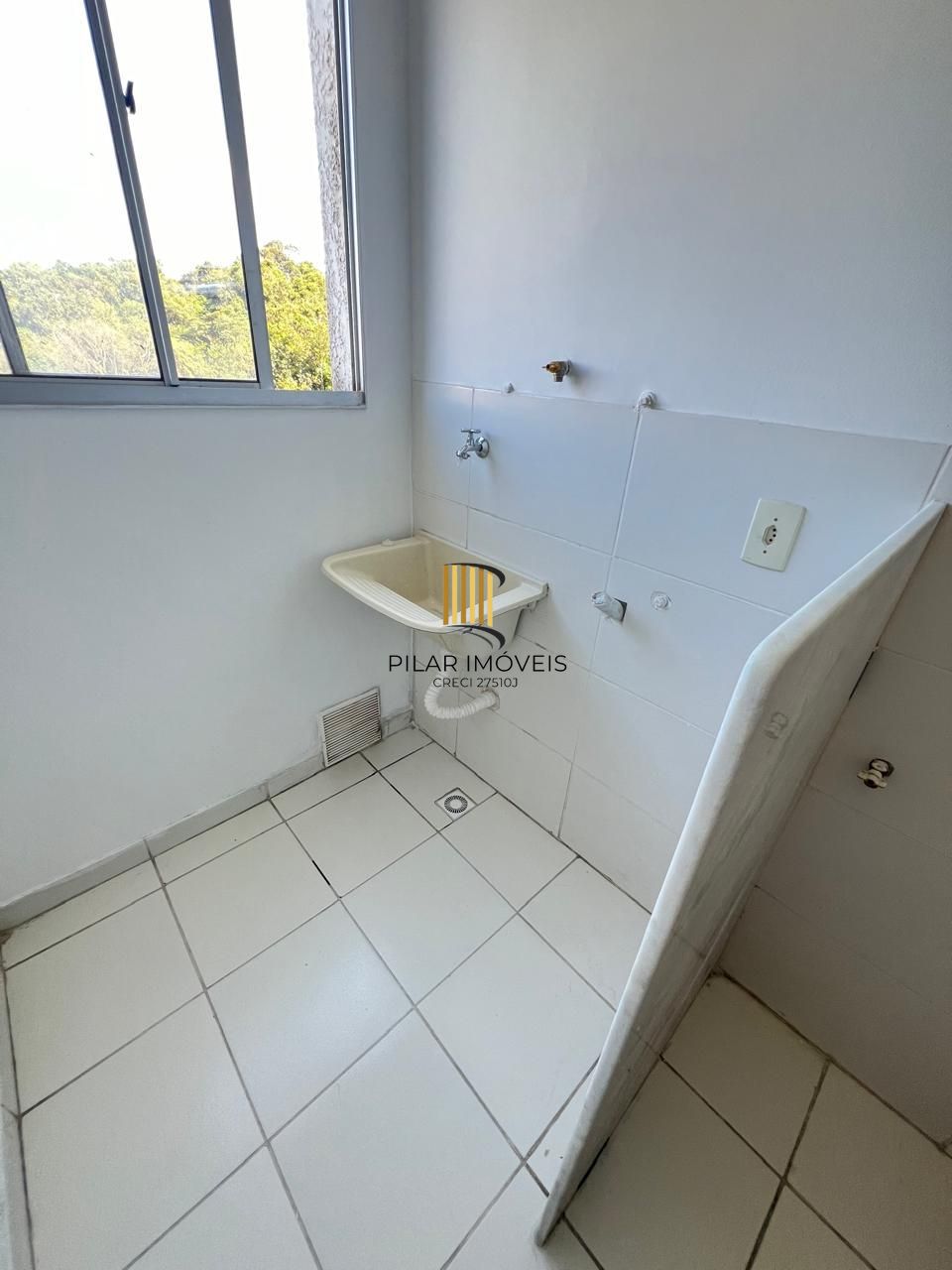 Apartamento com 02 quartos e 01 vaga escriturada no Bairro Passo das Pedras