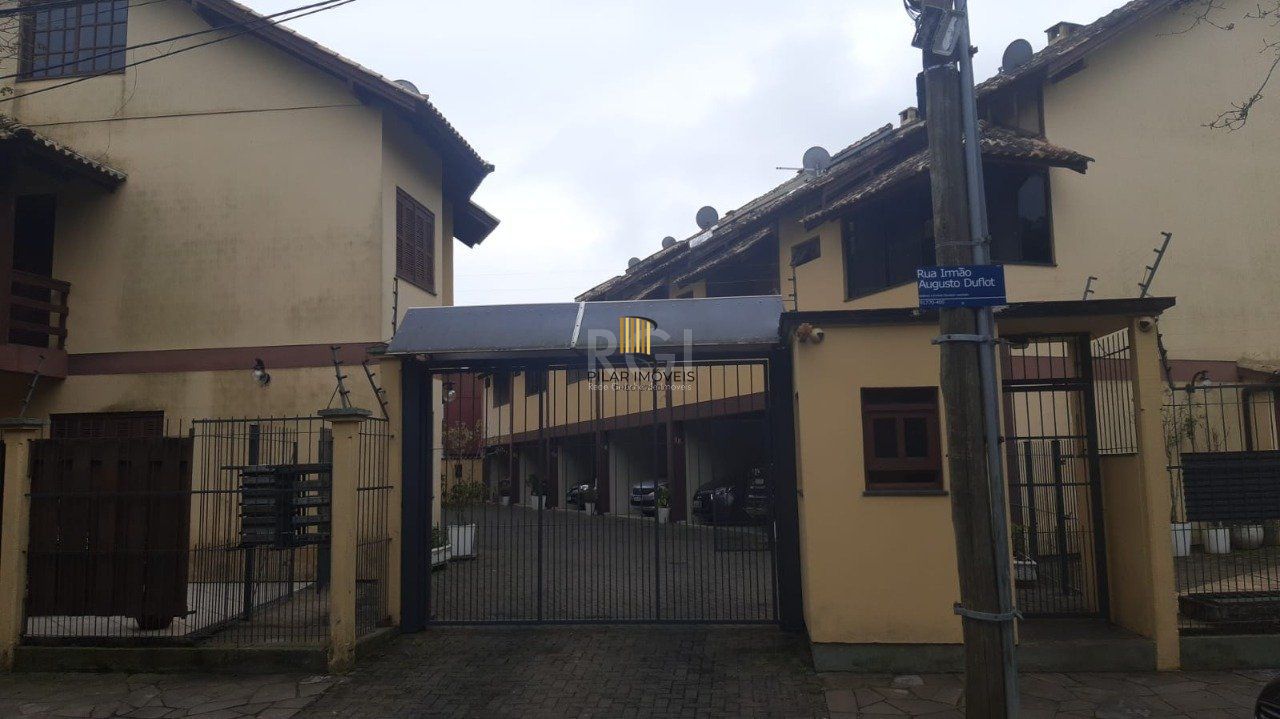 Casa em condomínio com 168,03m² com 3 dormitórios, 1 suíte, vagas de garagem, no bairro Serraria