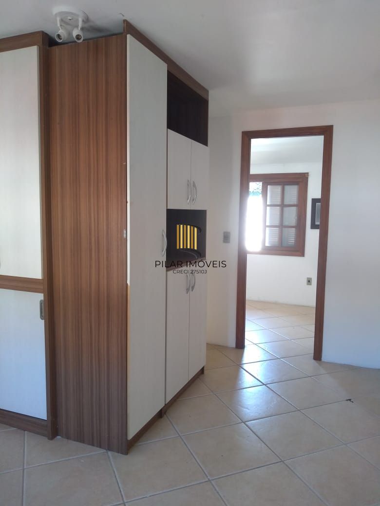 Casa em condomínio fechado  com 94m2, 3 dormitórios no bairro Camaquã.