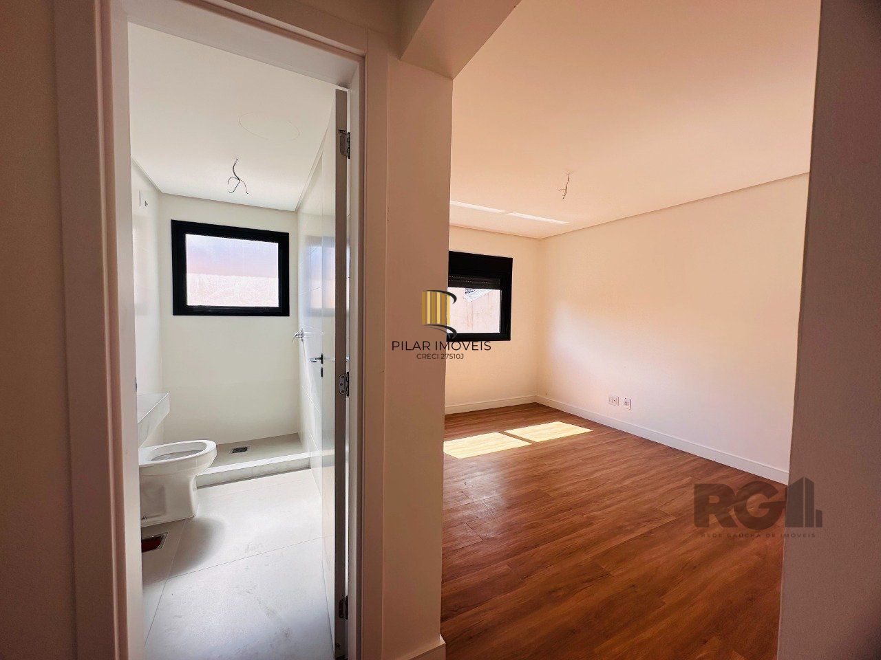 Apartamento para Venda - 130.07m², 3 dormitórios, sendo 3 suites, 3 vagas - Petrópolis