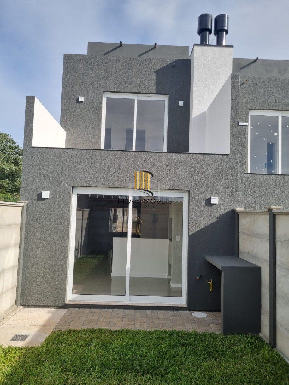 Casa 3 dormitórios no bairro Guarujá