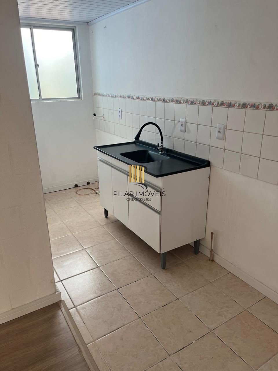 Apartamento com 02 quartos e 01 vaga no Bairro Rubem Berta