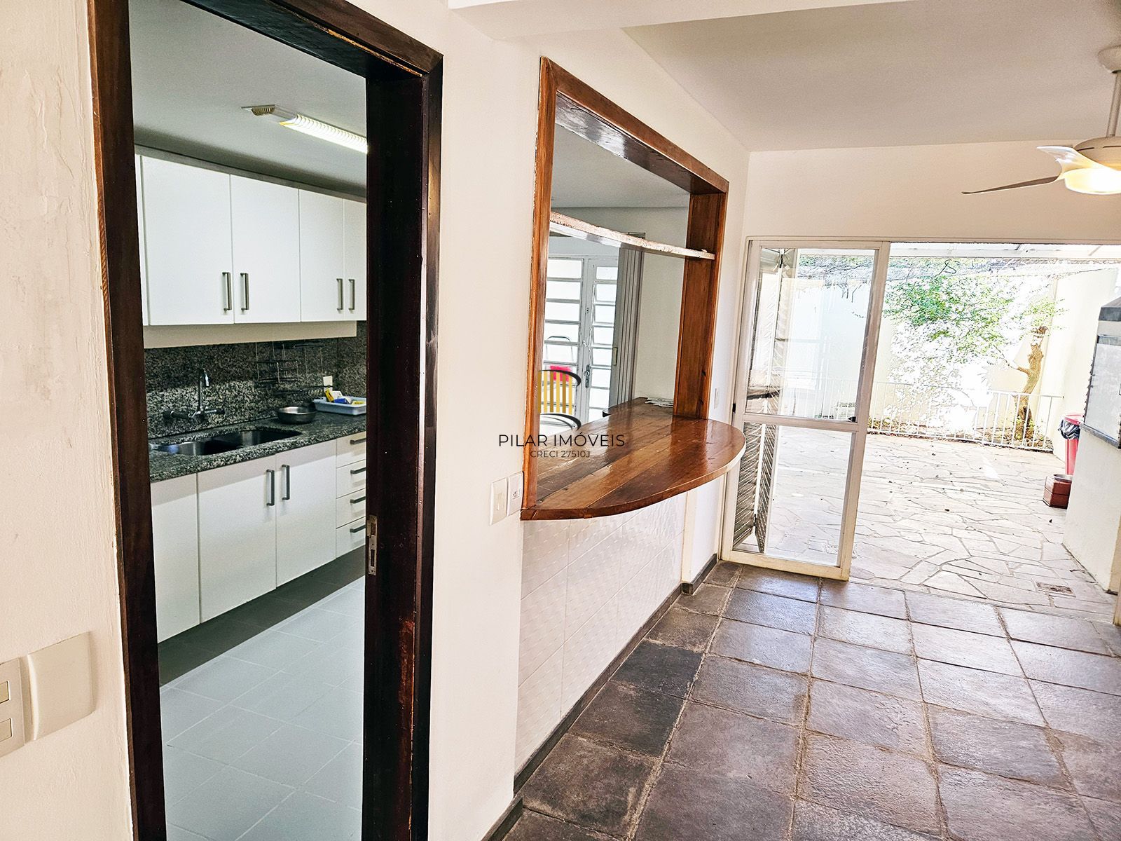 Casa com 4 quartos (02 suítes), 02 vagas cobertas no Bairro Ipanema