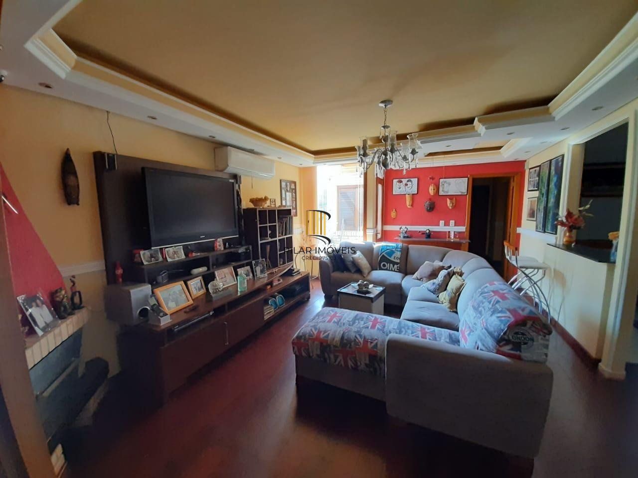 Casa para Venda - 274m², 3 dormitórios, sendo 1 suites, 3 vagas - Guarujá, Porto Alegre