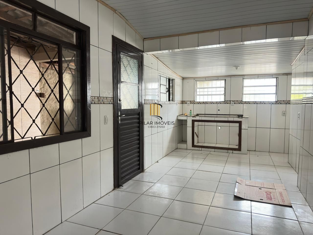 Casa com 3 dormitórios e edicula para venda e locação no bairro Belém Novo