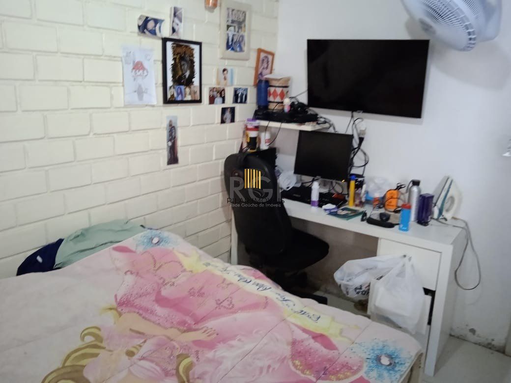 Casa para Venda - 140m², 5 dormitórios, 2 vagas - Cavalhada, Porto Alegre