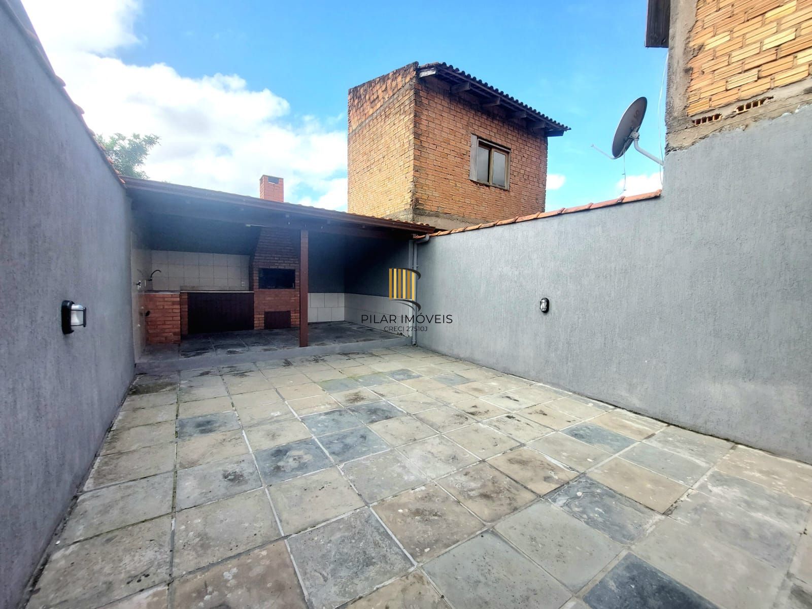 Casa mobiliada dois dormitórios e vaga no bairro  Hipica.