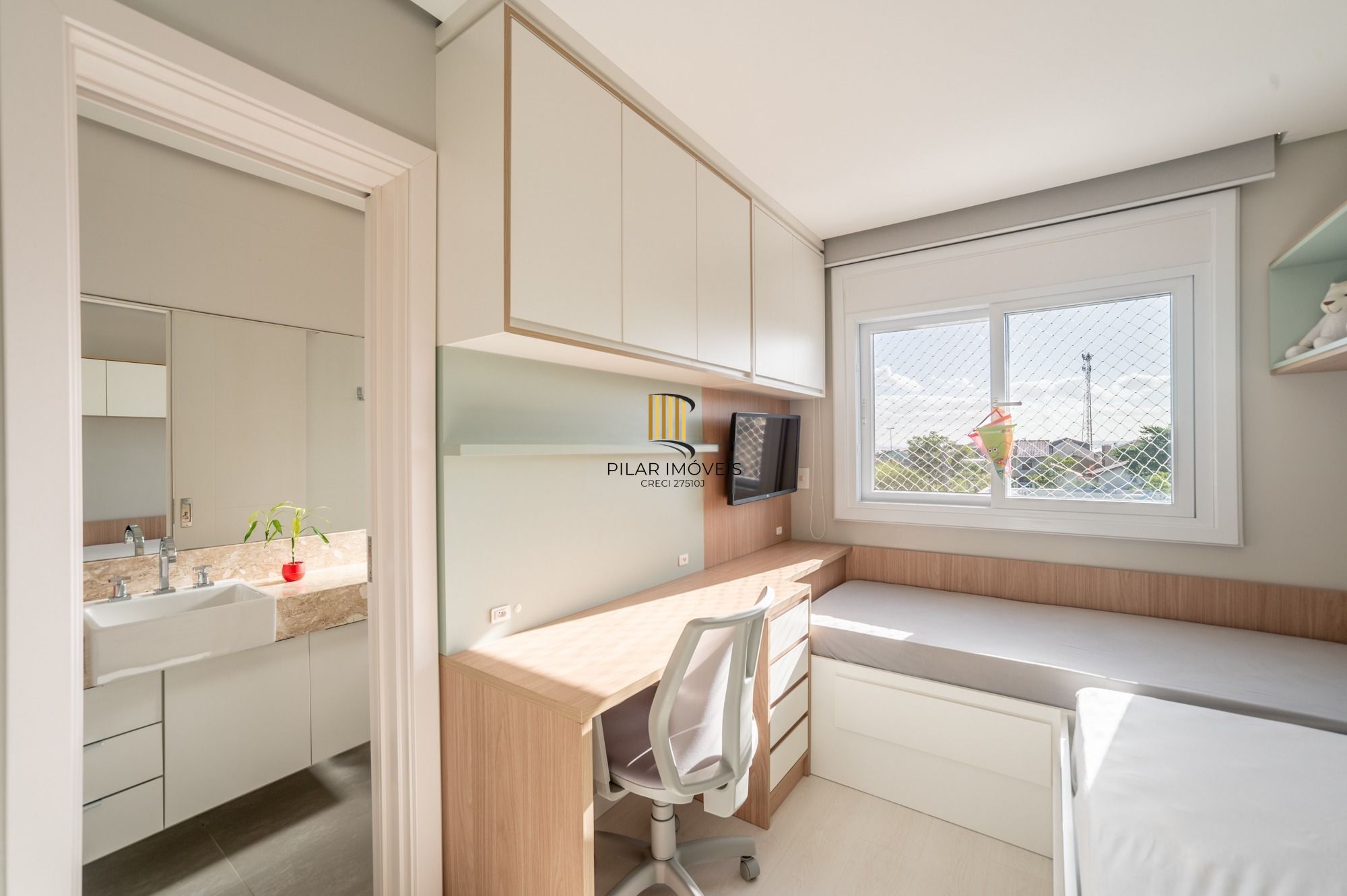 Deslumbrante casa 3 suítes, 4 Banh, 2 vagas cobertas, Guarujá POA RS
