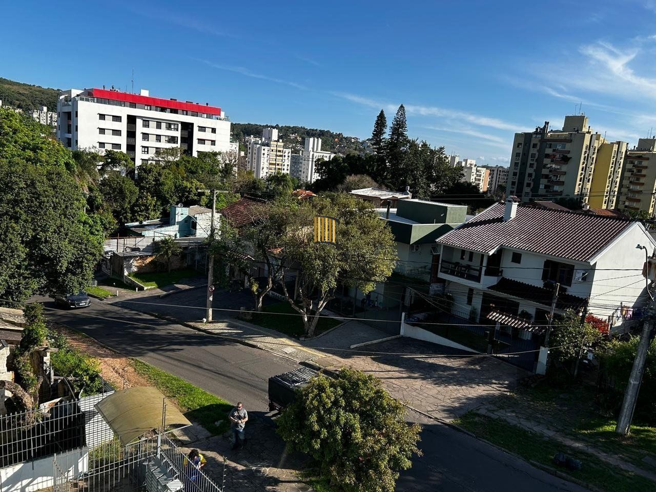 APARTAMENTO JK COM 1 QUARTO E GARAGEM COBERTA NO BAIRRO CAMAQUA PRÓXIMO À OTTO NIEMEYER