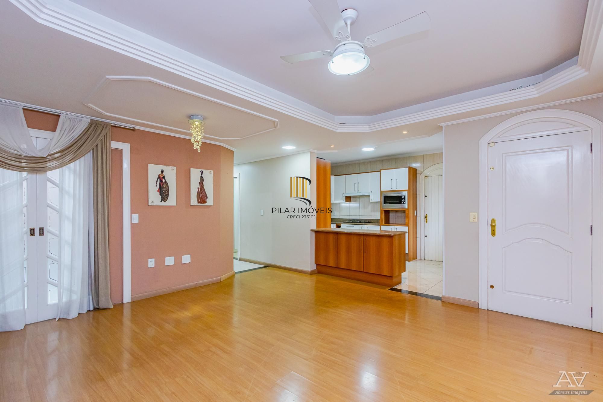 Linda Casa com 3 suítes no Santa Fé