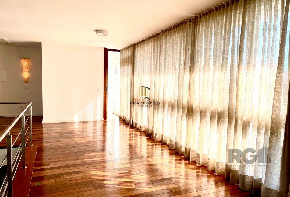 Casa para Venda - 260m², 3 dormitórios, sendo 2 suites, 4 vagas - Hípica