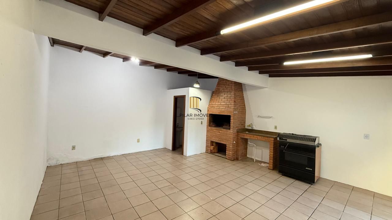 CASA 3 DORMITÓRIOS 4 BANHEIROS 4 VAGAS 1 SUÍTE, PÁTIO NO BAIRRO MEDIANEIRA PORTO ALEGRE/RS