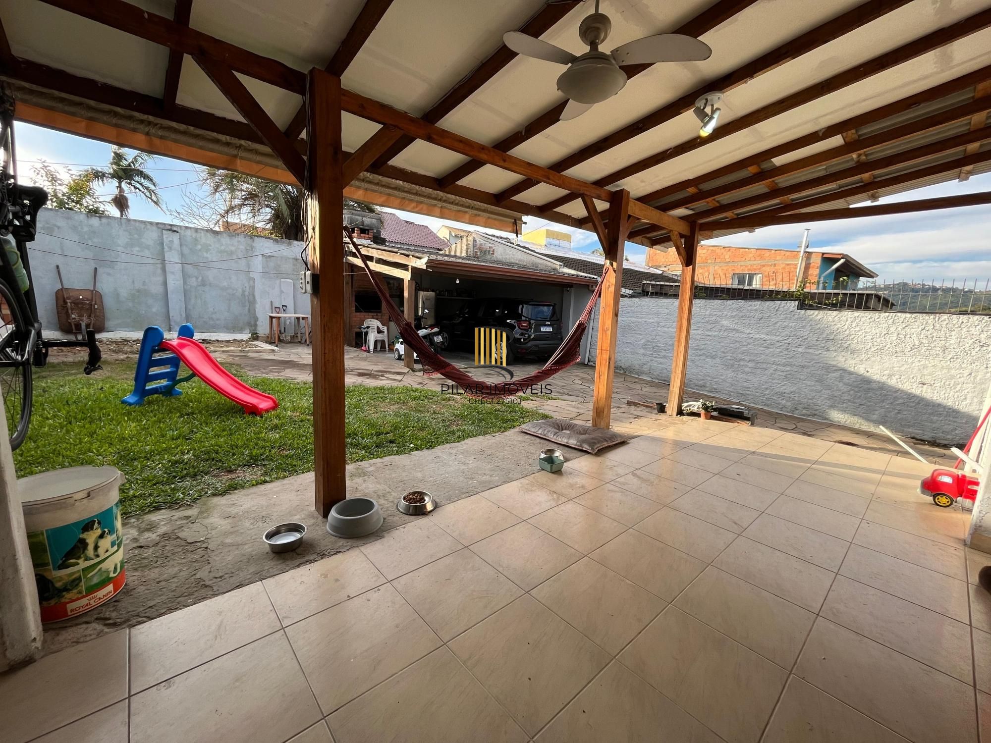 Casa térrea com 02 quartos (01 suíte), garagem coberta para 02 carros