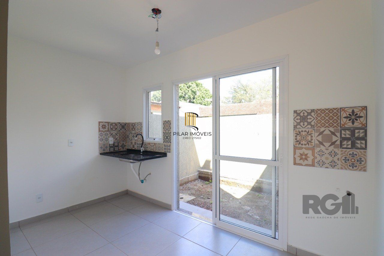 CASA ESTILO SOBRADO COM 2 QUARTOS E PÁTIO, À VENDA NO BAIRRO VILA NOVA, EM PORTO ALEGRE/RS