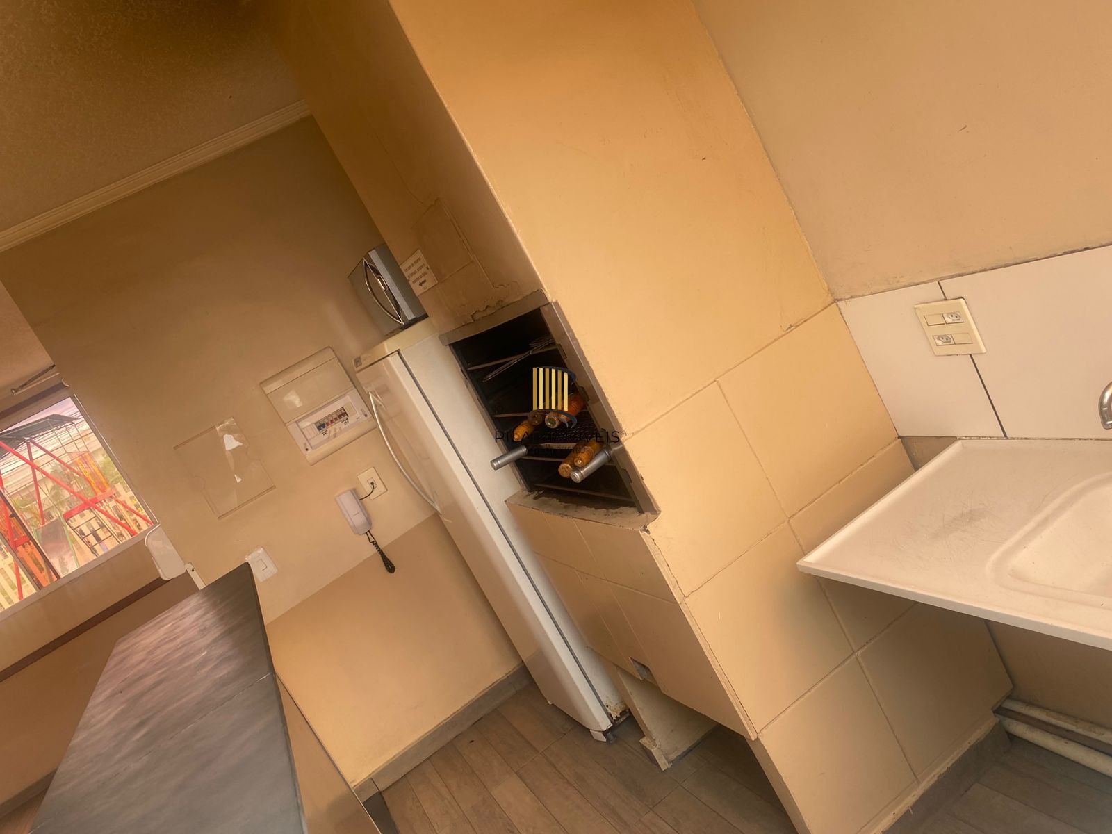Apartamento com 02 quartos e 01 vaga no Bairro Sarandi