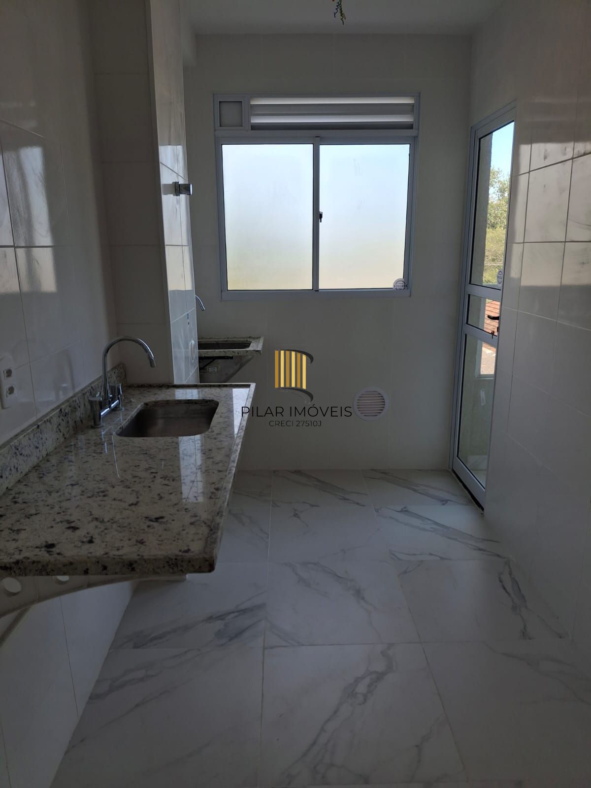 Apartamento de 2 dormitórios com suíte e 1 vaga escriturada !