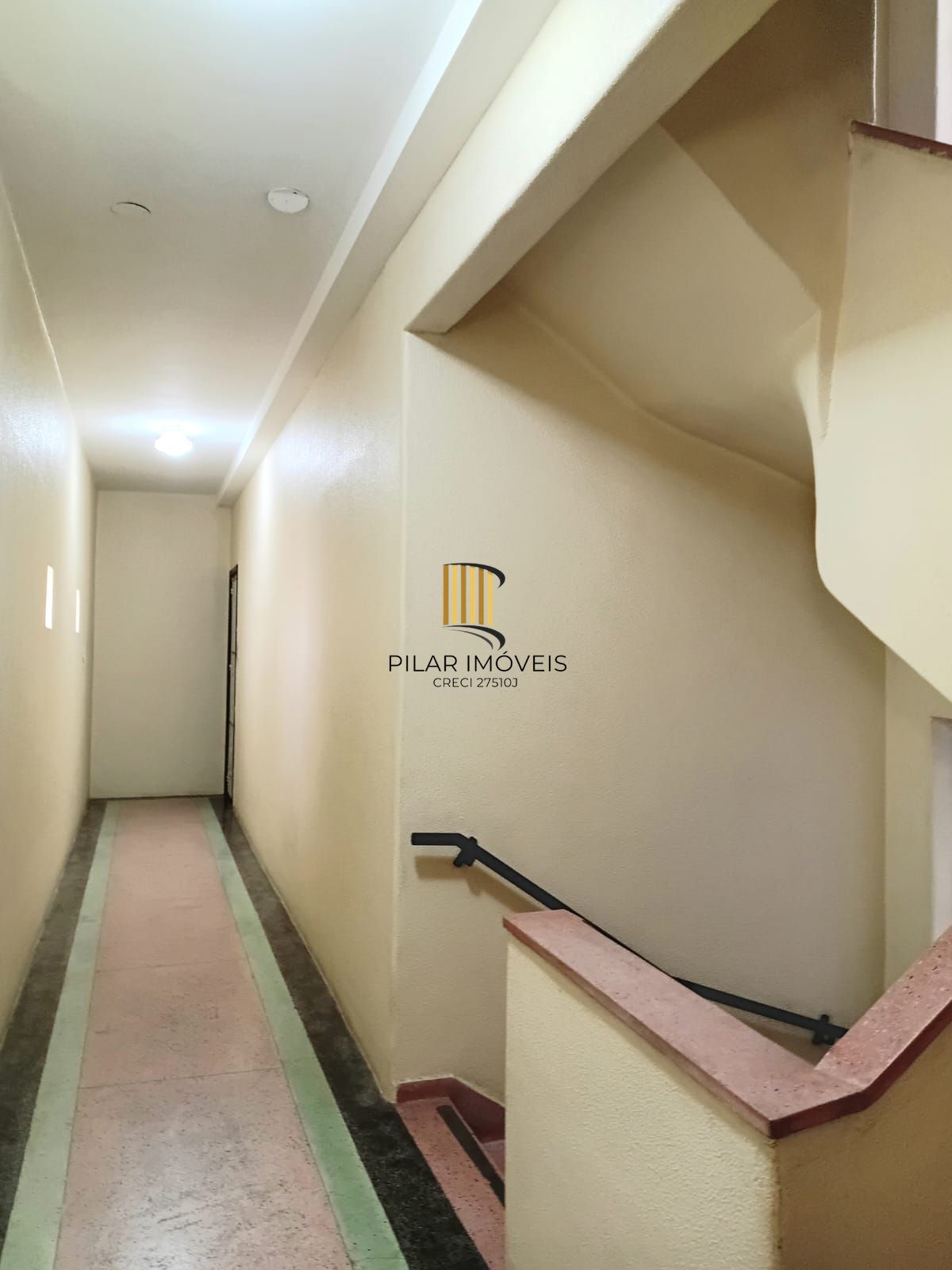 Apartamento 3 dormitórios, frente, sacada no bairro Santana - Porto Alegre - RS