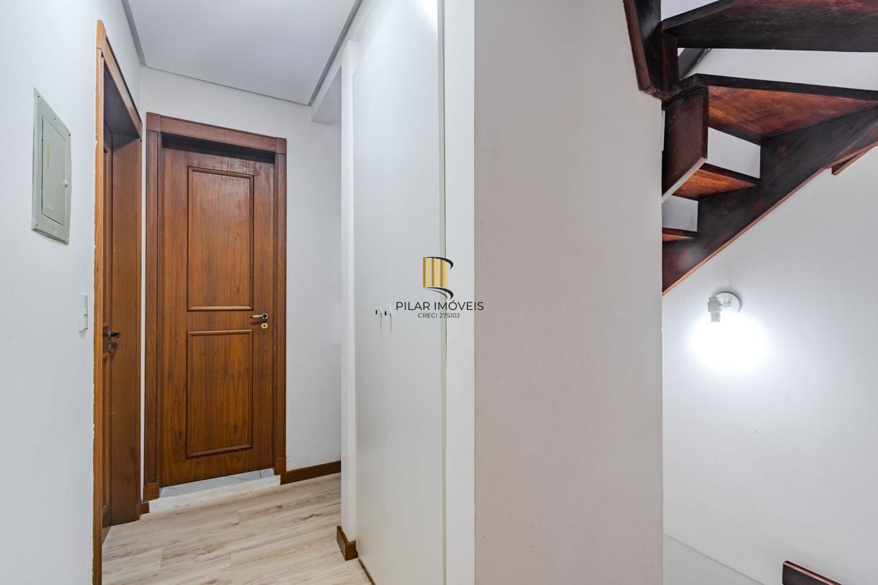 Casa em condomínio 3 dormitórios e sótão bairro Cristal
