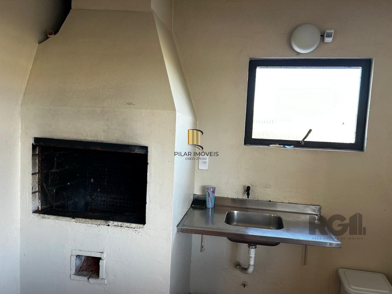 APARTAMENTO JK COM 1 QUARTO E GARAGEM COBERTA NO BAIRRO CAMAQUA PRÓXIMO À OTTO NIEMEYER
