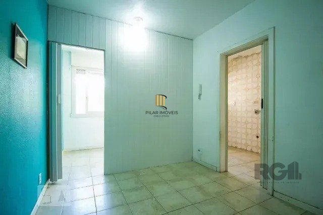 ÓTIMO APARTAMENTO COM UM DORMITÓRIO, BAIRRO MORRO SANTANA