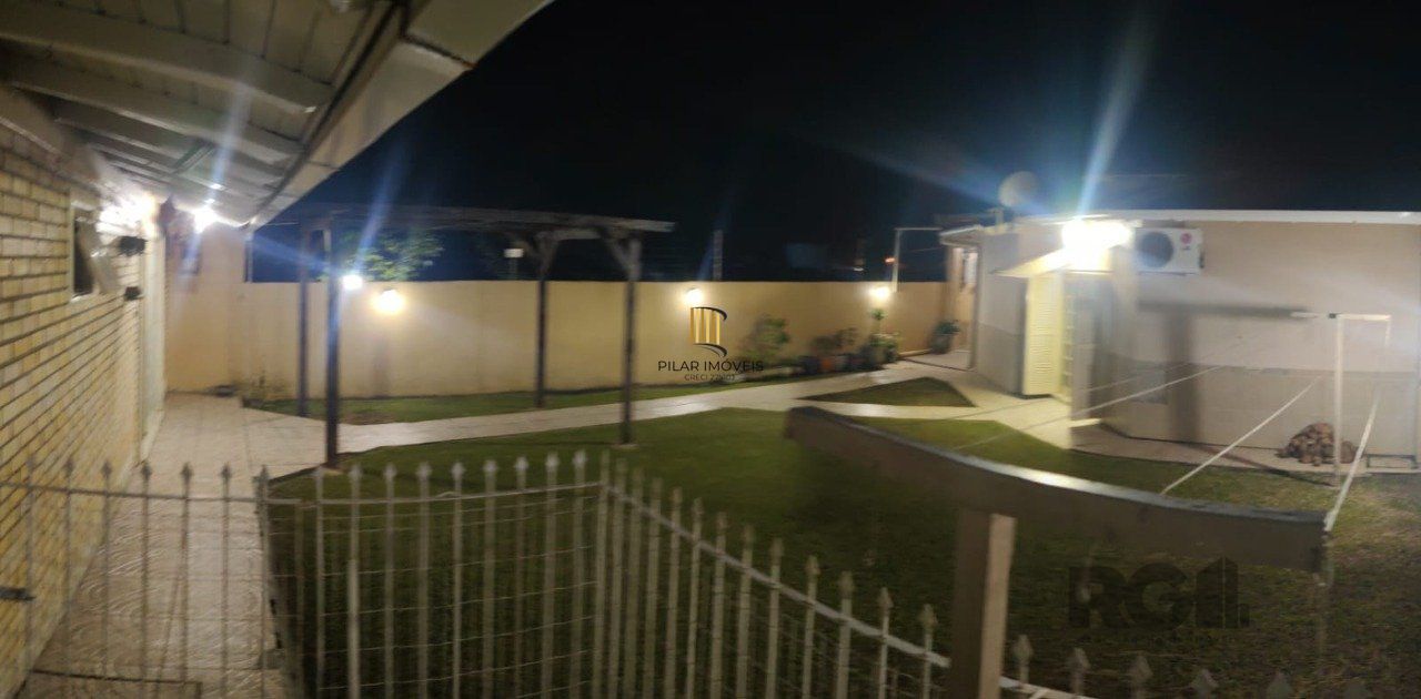 casa com 4 dormitórios, sendo 1 suíte, garagem para dois carros fechada, no bairro Santa Isabel em Viamão