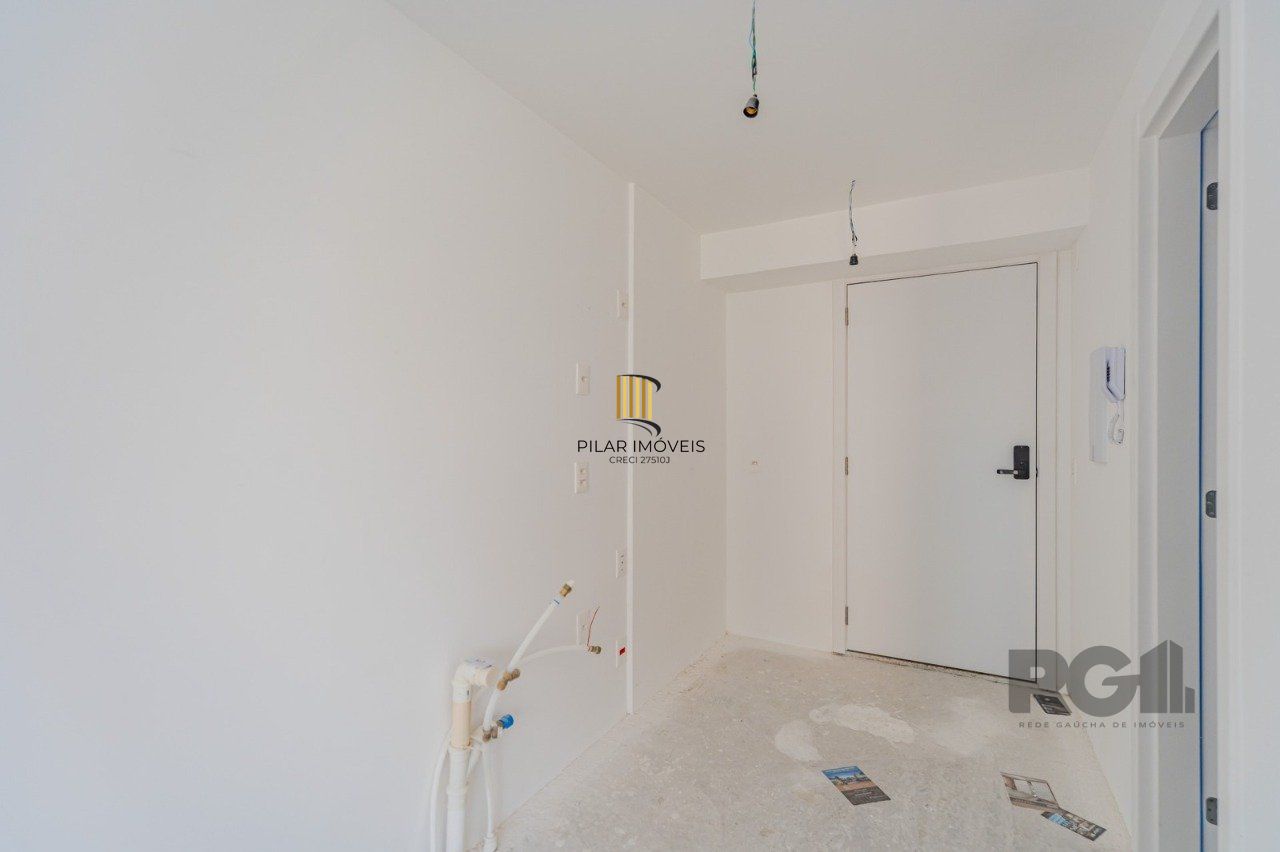 Apartamento com 01 quarto e 01 vaga no Bairro Partenon