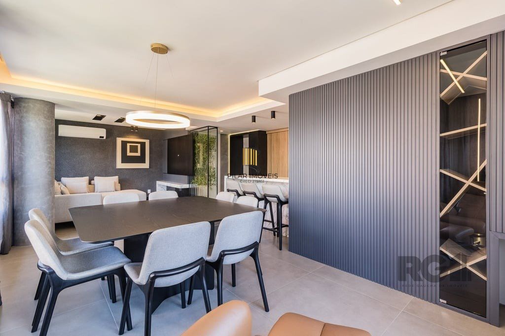 Apartamento para Venda - 130.07m², 3 dormitórios, sendo 3 suites, 3 vagas - Petrópolis