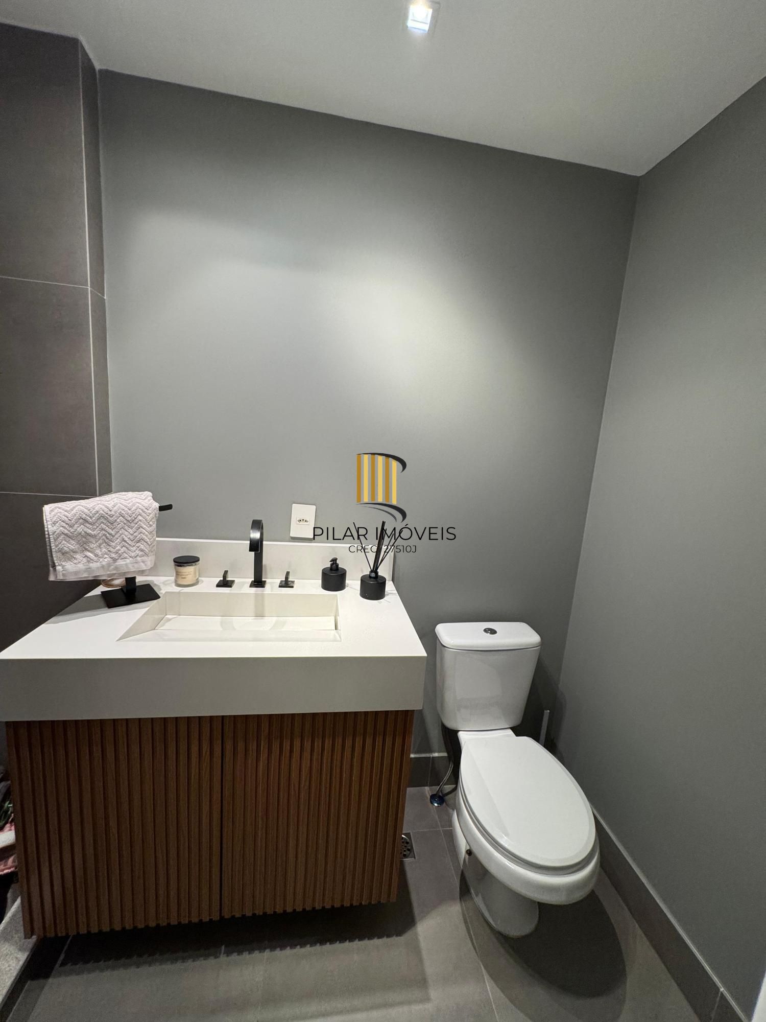 Apartamento com 02 quartos (01 suíte) e 01 vaga escriturada