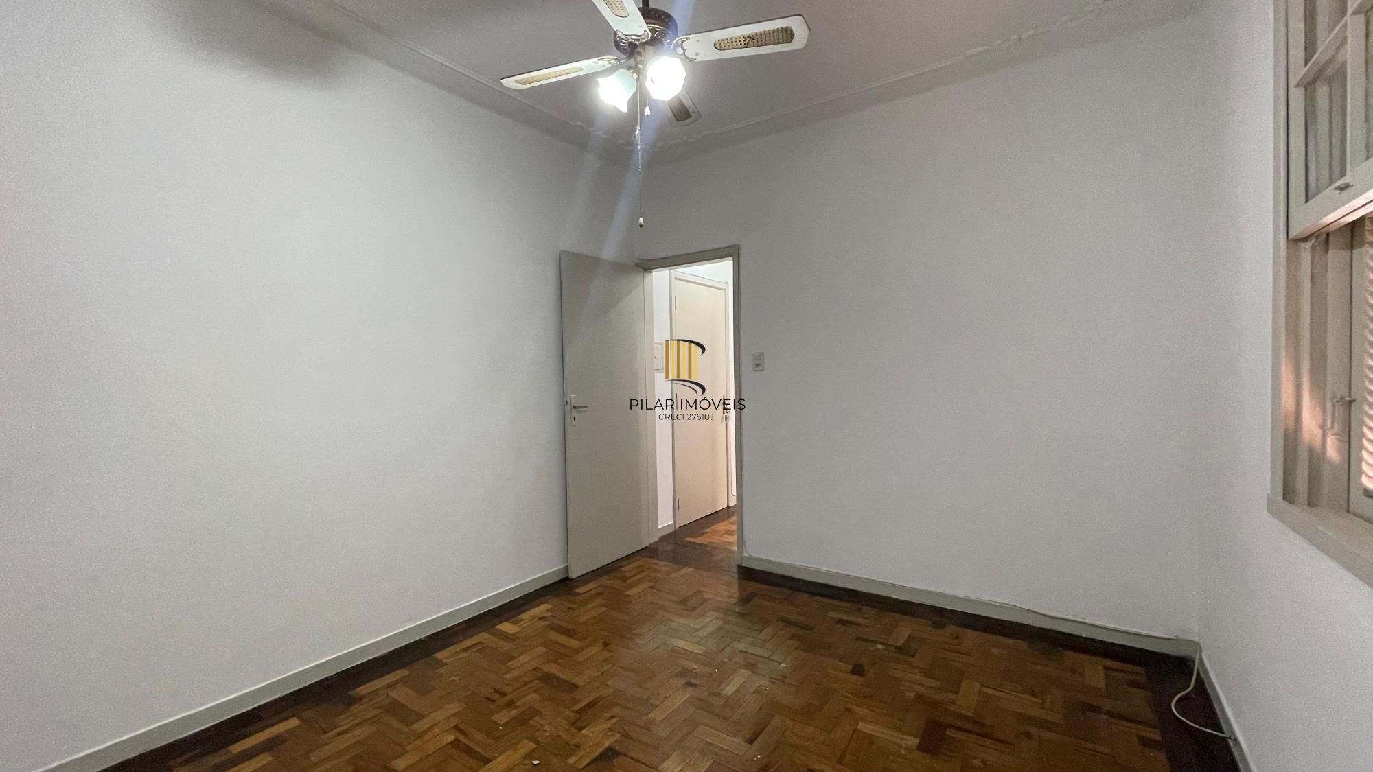 Apartamento na Ramiro Barcelos, com 1 dormitório