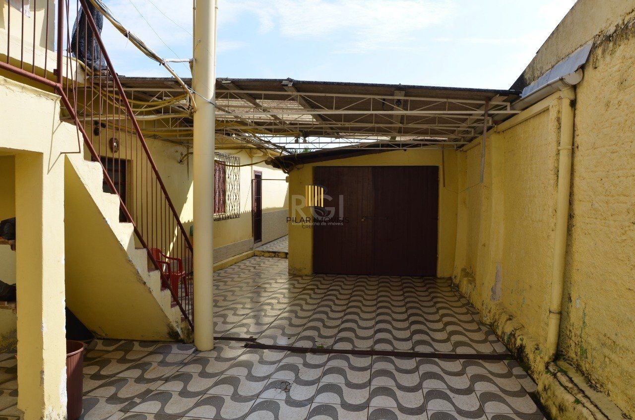 Casa Com 5 dormitórios no Bairro Partenon