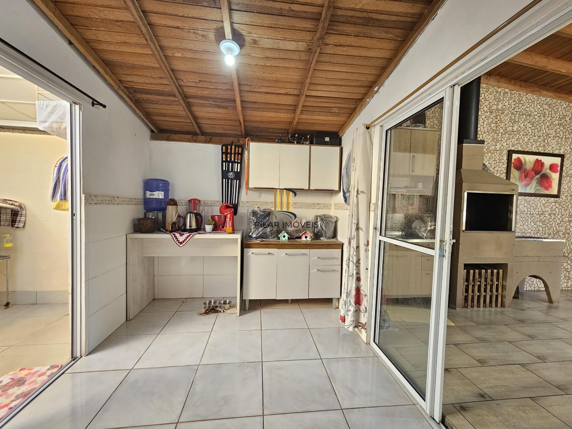 Oportunidade Única! Casa Residencial com 2 Quartos, 2 Banheiros e 2 Vagas de Garagem em Cachoeirinha, Rio Grande do Sul**