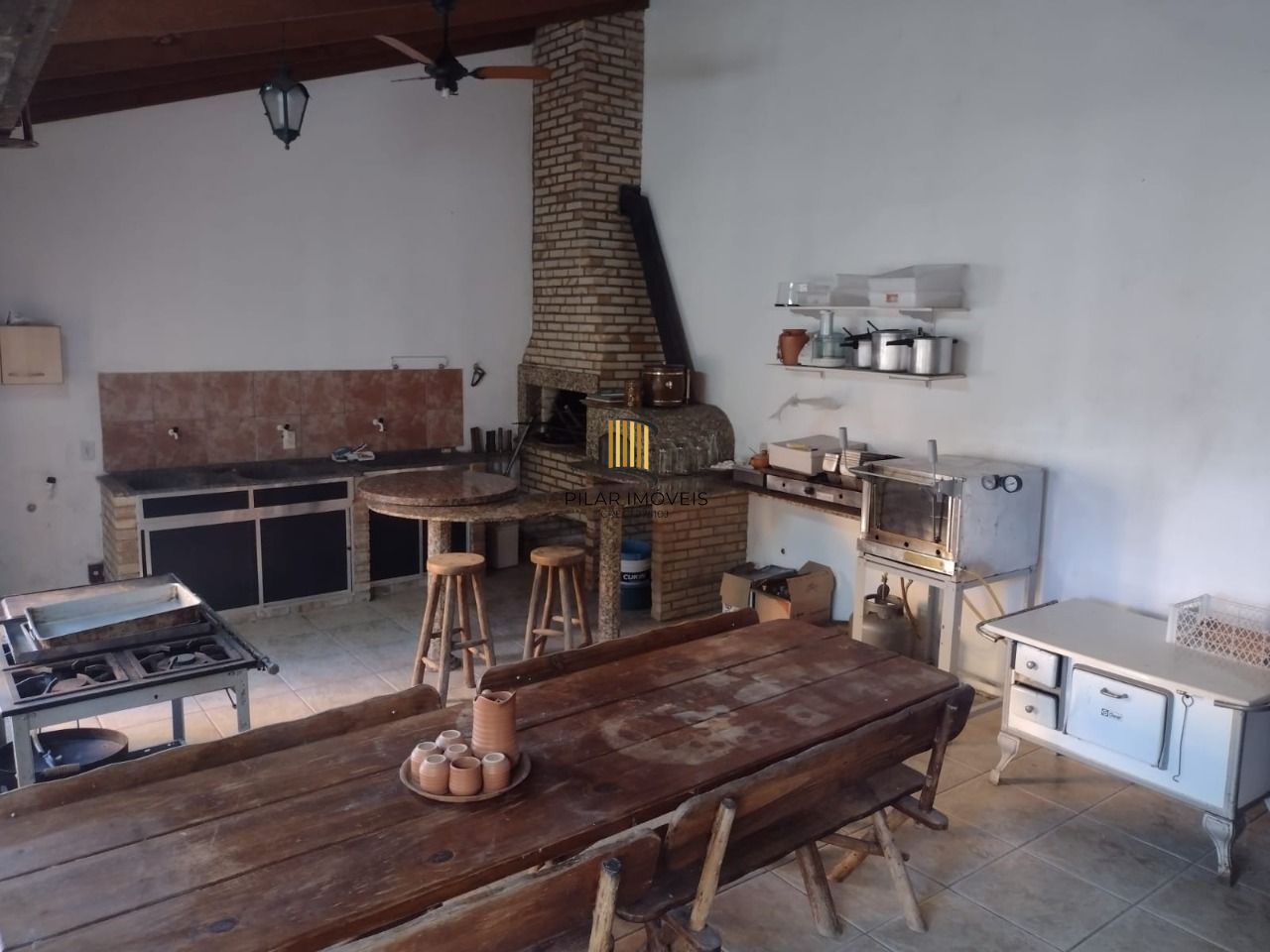 Casa para Venda - 693.6m², 5 dormitórios, sendo 3 suites, 4 vagas - Hípica