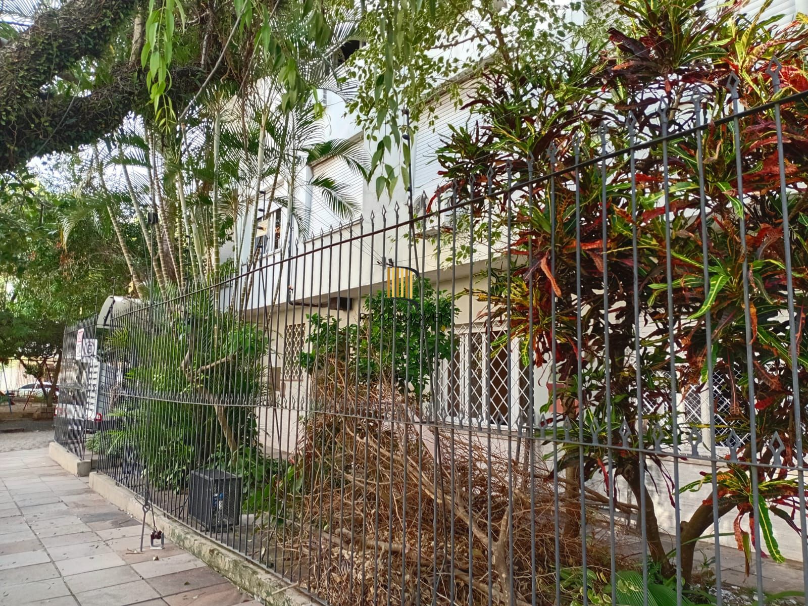 Apartamento 3 dormitórios, frente, sacada no bairro Santana - Porto Alegre - RS