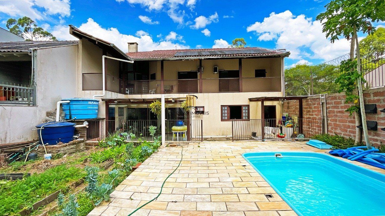 Casa 4 Suítes e 6 vagas de garagem no bairro Jardim Itu