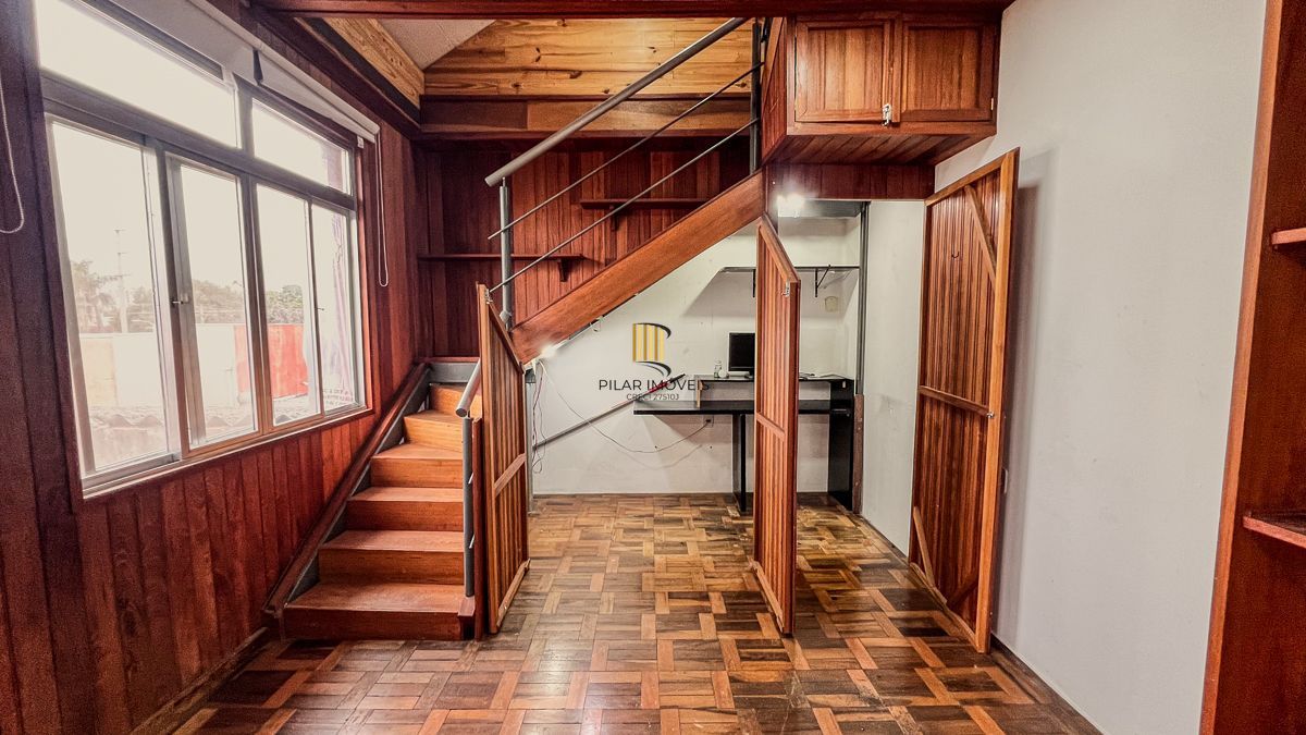 Apartamento com 02 quartos e 01 vaga, no Bairro Navegantes em Porto Alegre